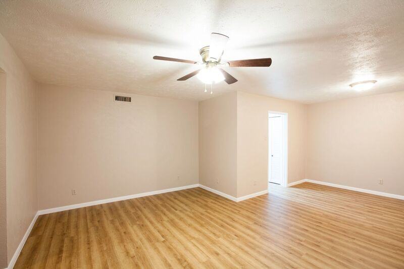 921 Mossvine Dr - Photo 6 of 46
