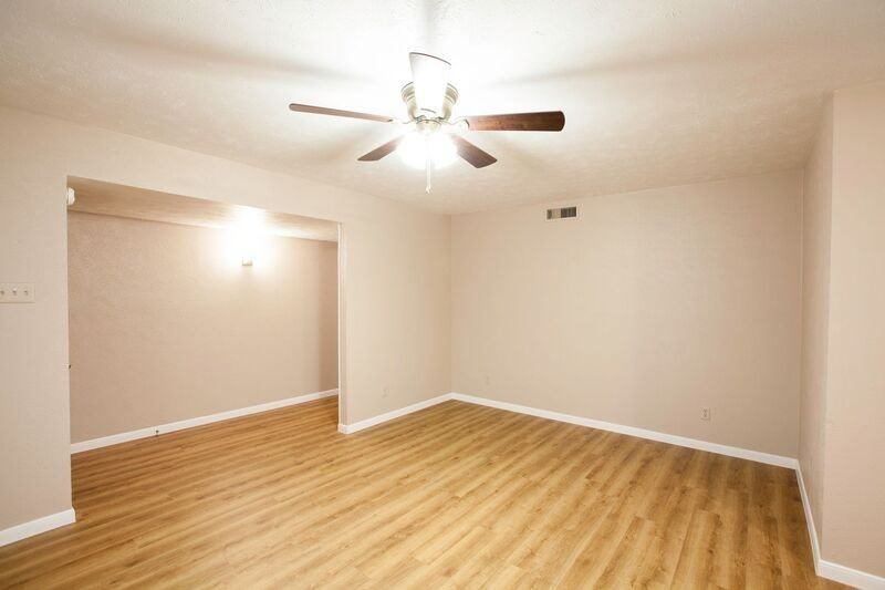 921 Mossvine Dr - Photo 7 of 46