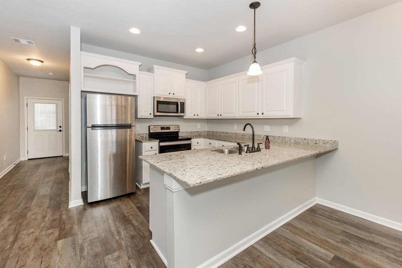 2948 South Roth Avenue - Photo 2 of 17
