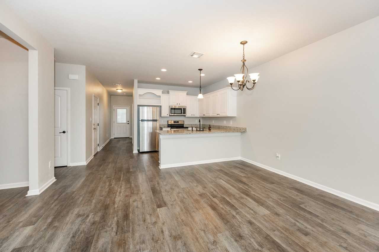 2948 South Roth Avenue - Photo 4 of 17