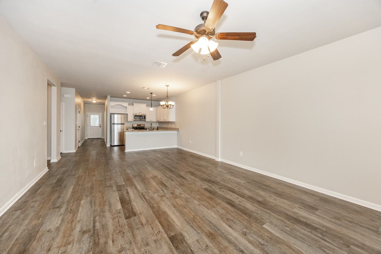 2948 South Roth Avenue - Photo 3 of 17