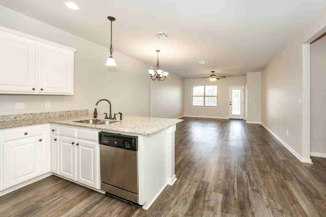 2948 South Roth Avenue - Photo 5 of 17