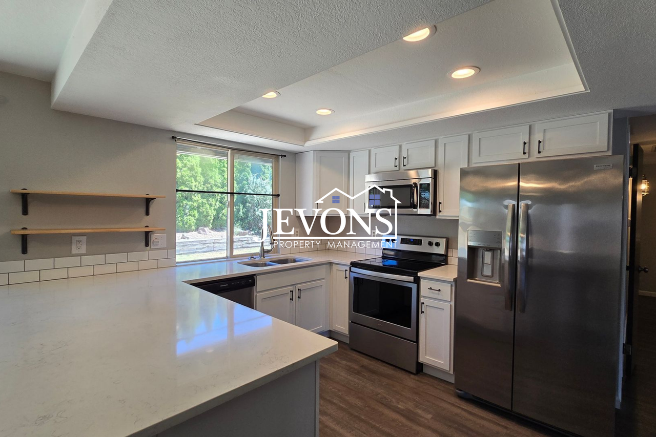 803 S 68th Ave - Photo 4 of 18