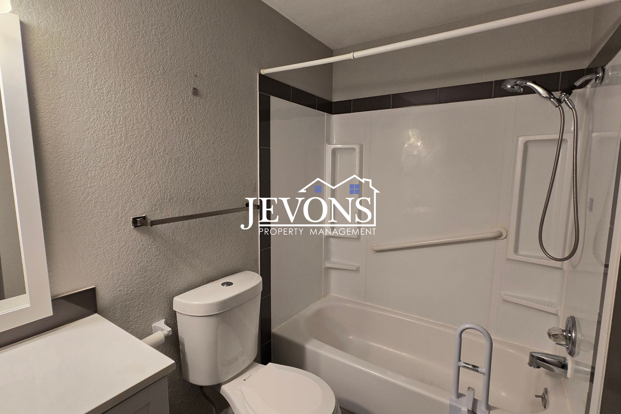 803 S 68th Ave - Photo 7 of 18