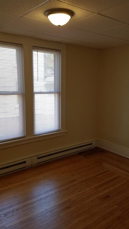 242 N Main St - Photo 4 of 17