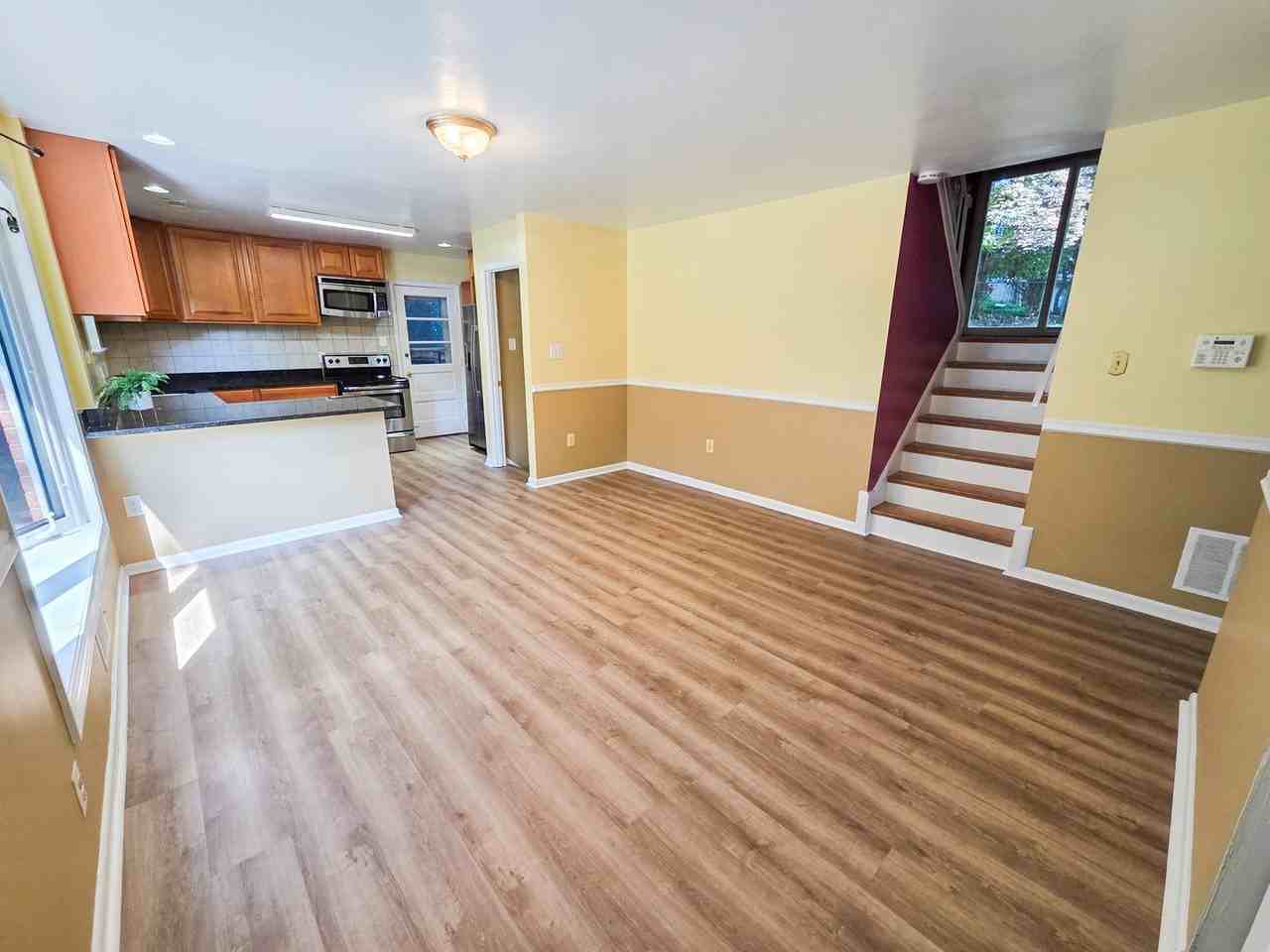 305 Hillsboro Dr - Photo 3 of 36