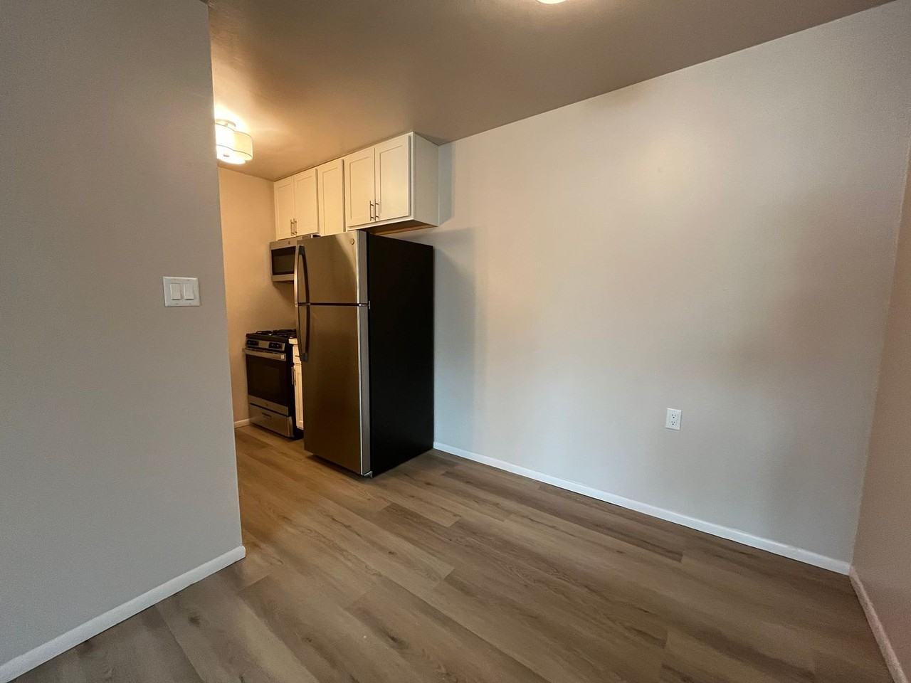 4246 S 60th St - Photo 4 of 9