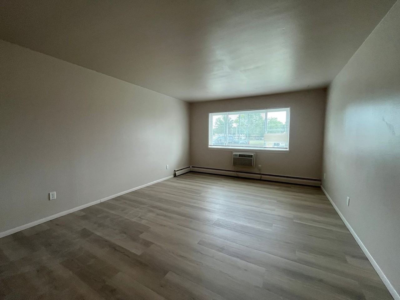 4246 S 60th St - Photo 5 of 9
