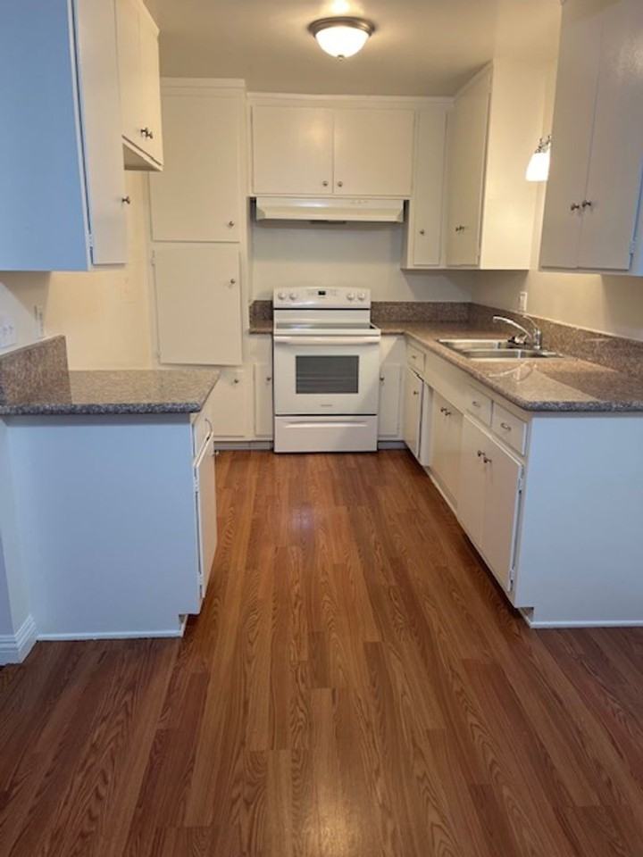 129 - Starcrest Apartments - Photo 4 of 22