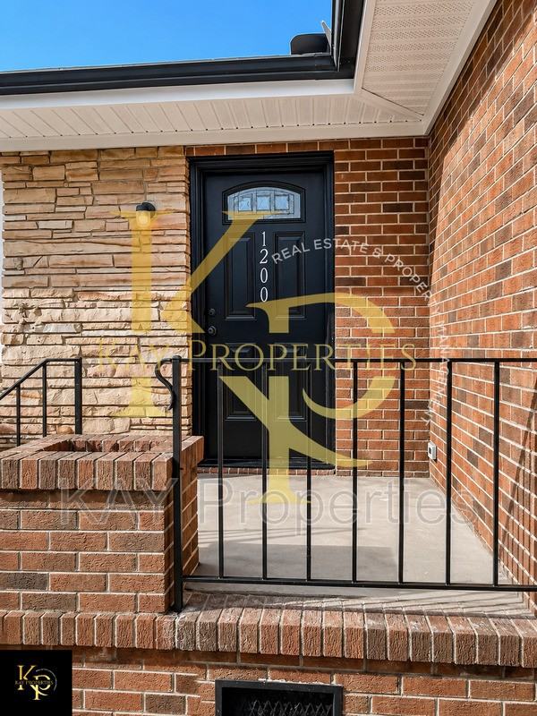 1200 E Holly St - Photo 2 of 17