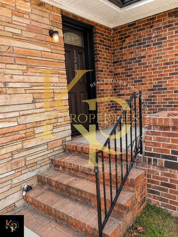 1200 E Holly St - Photo 3 of 17