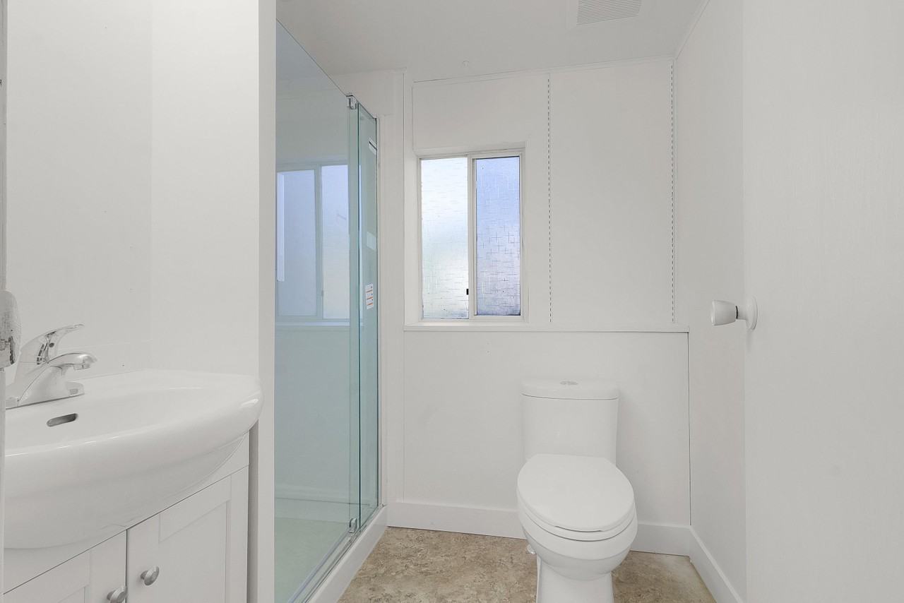 1930 Westbury Ave - Photo 5 of 10