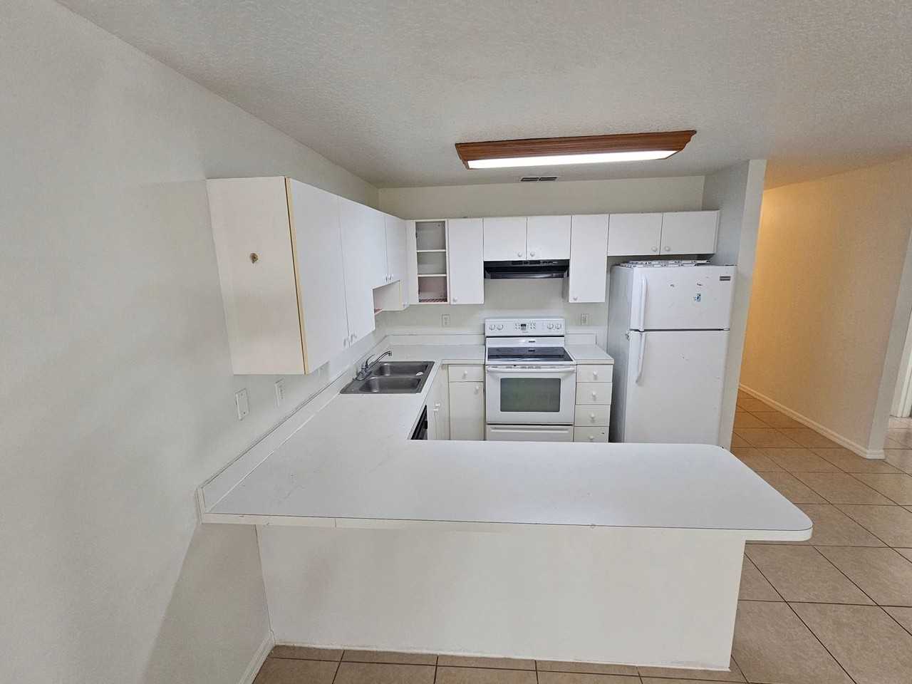 2611 Hollow Ln - Photo 2 of 9
