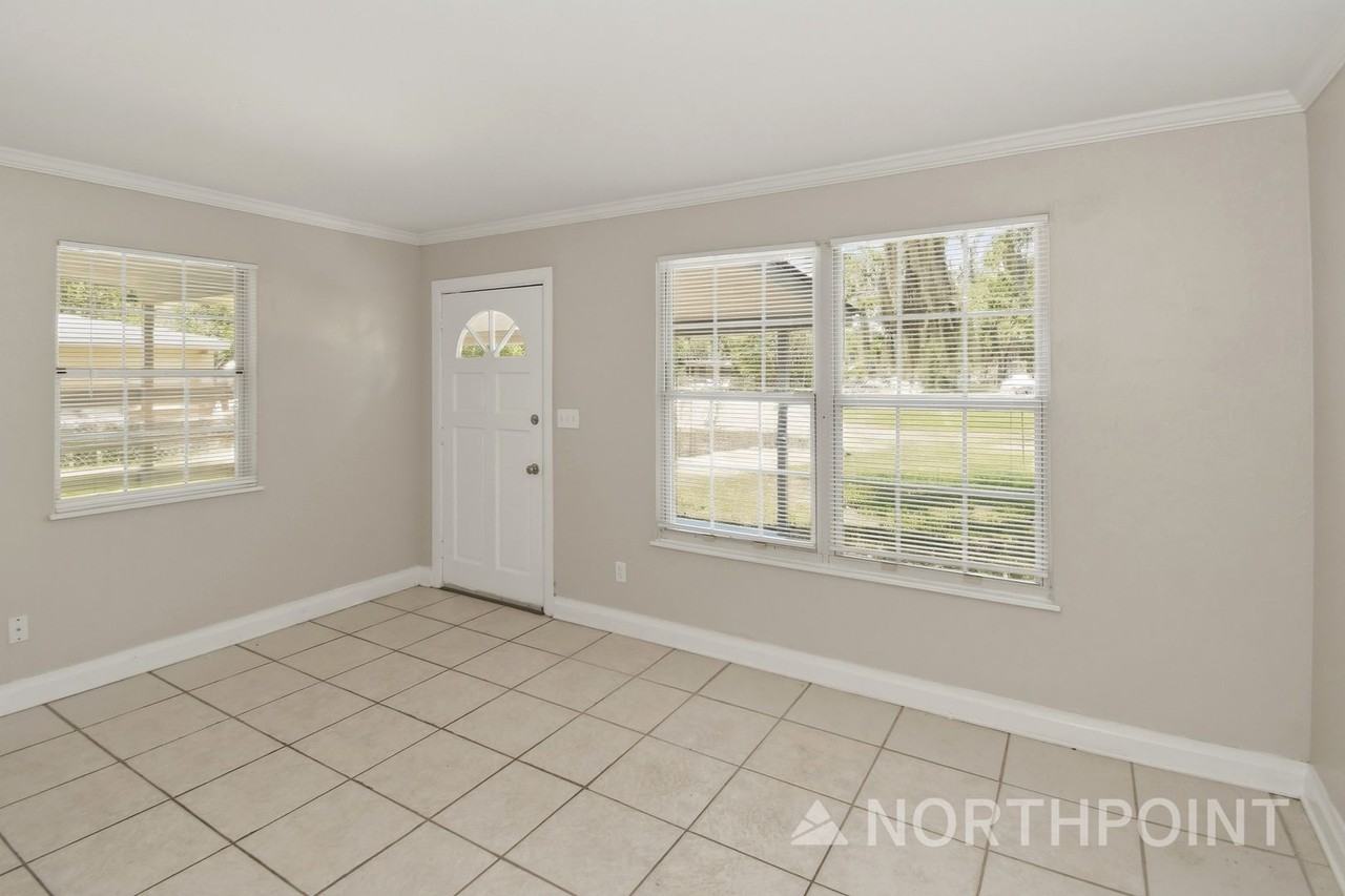 7001 Cherbourg Ave N - Photo 3 of 16