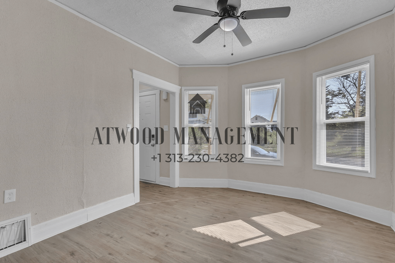 6439 Fischer St - Photo 4 of 21
