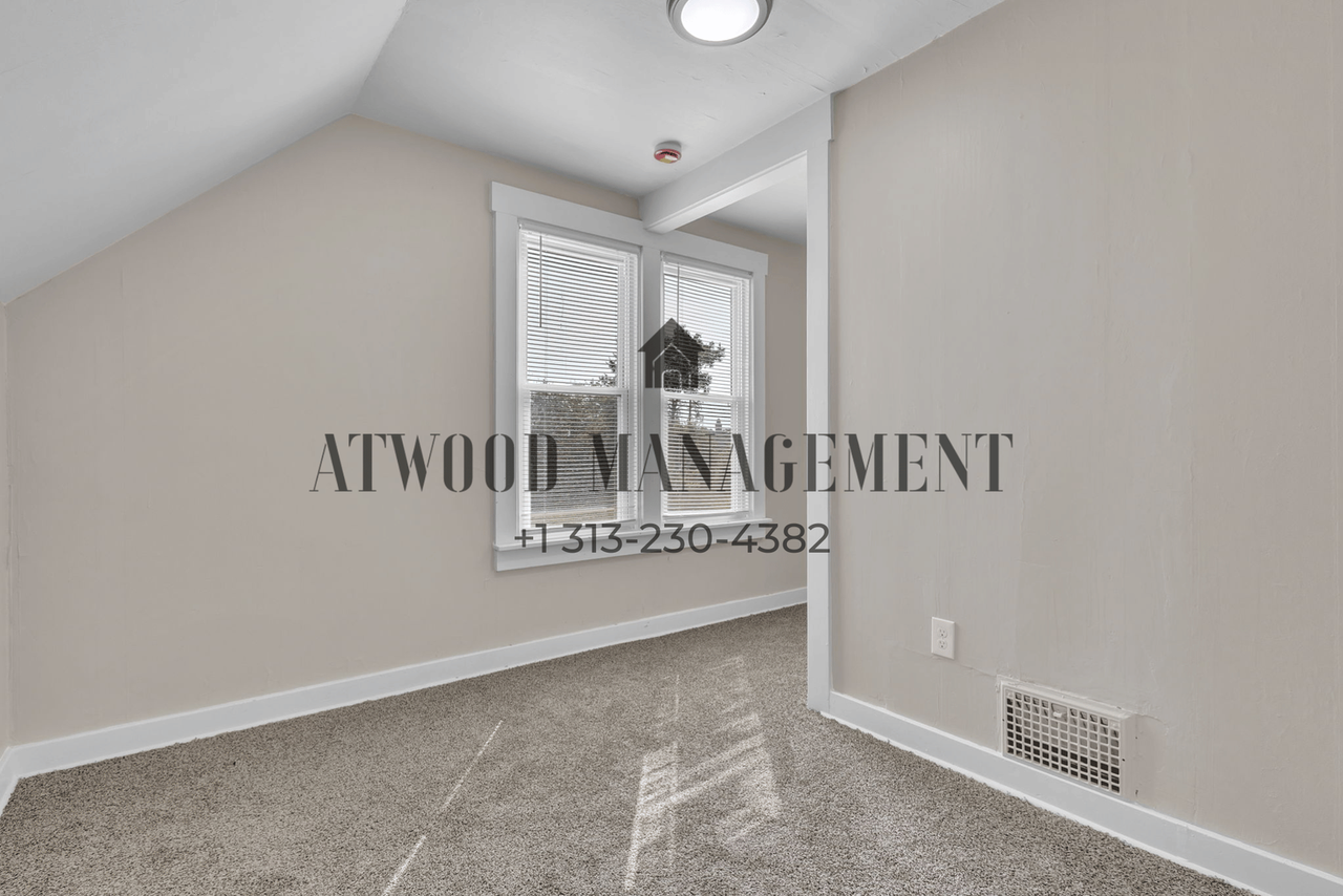 6439 Fischer St - Photo 3 of 21