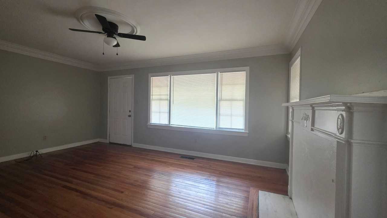 211 Edison Dr - Photo 2 of 13