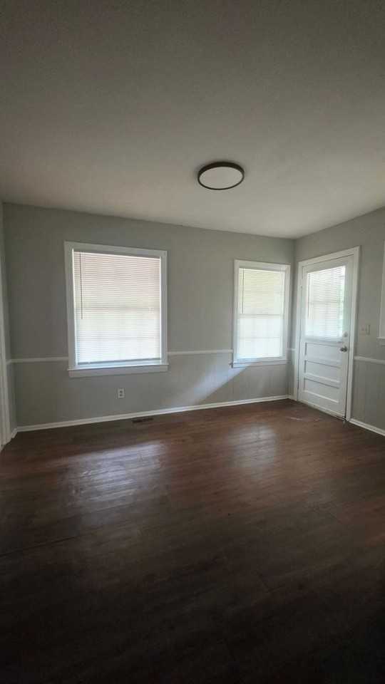 211 Edison Dr - Photo 4 of 13