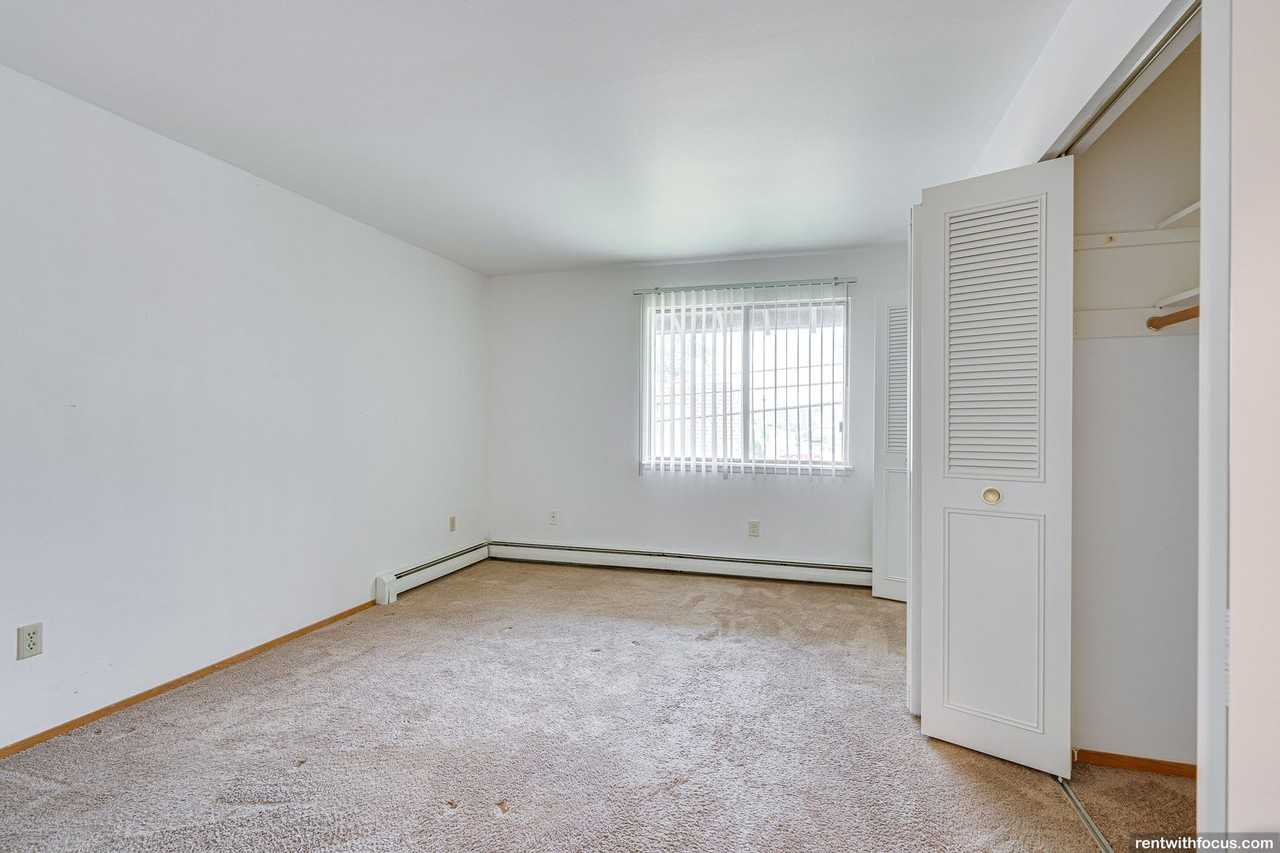 Maple Crest Apartments (Calumet Grove) - Photo 5 of 25