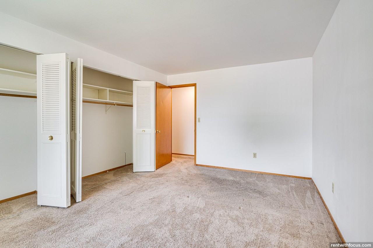 Maple Crest Apartments (Calumet Grove) - Photo 6 of 25