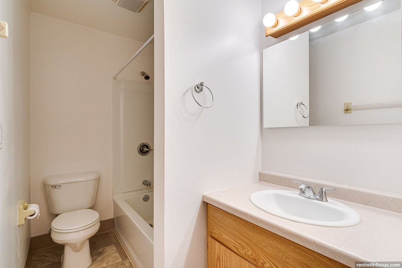 Maple Crest Apartments (Calumet Grove) - Photo 7 of 25