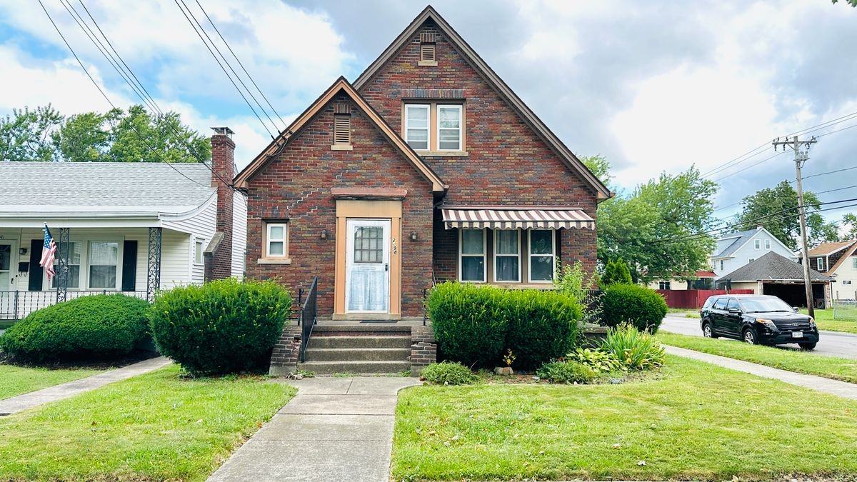 2498 Woodlawn Ave - Photo 2 of 17