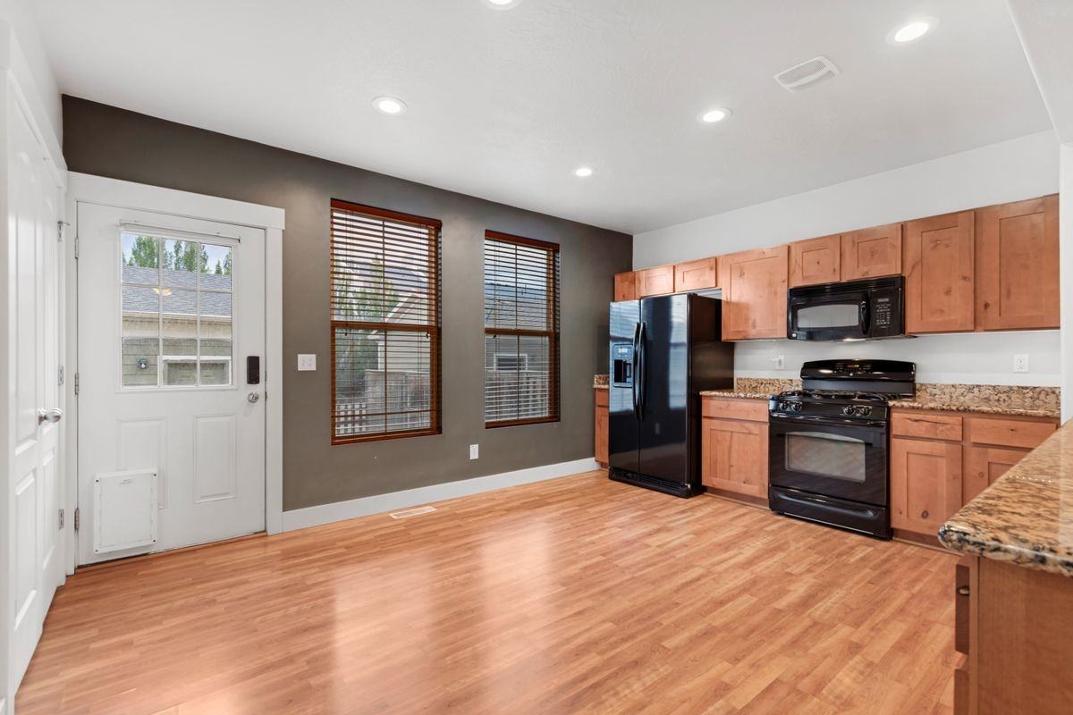 10634 S Topview Rd - Photo 2 of 24