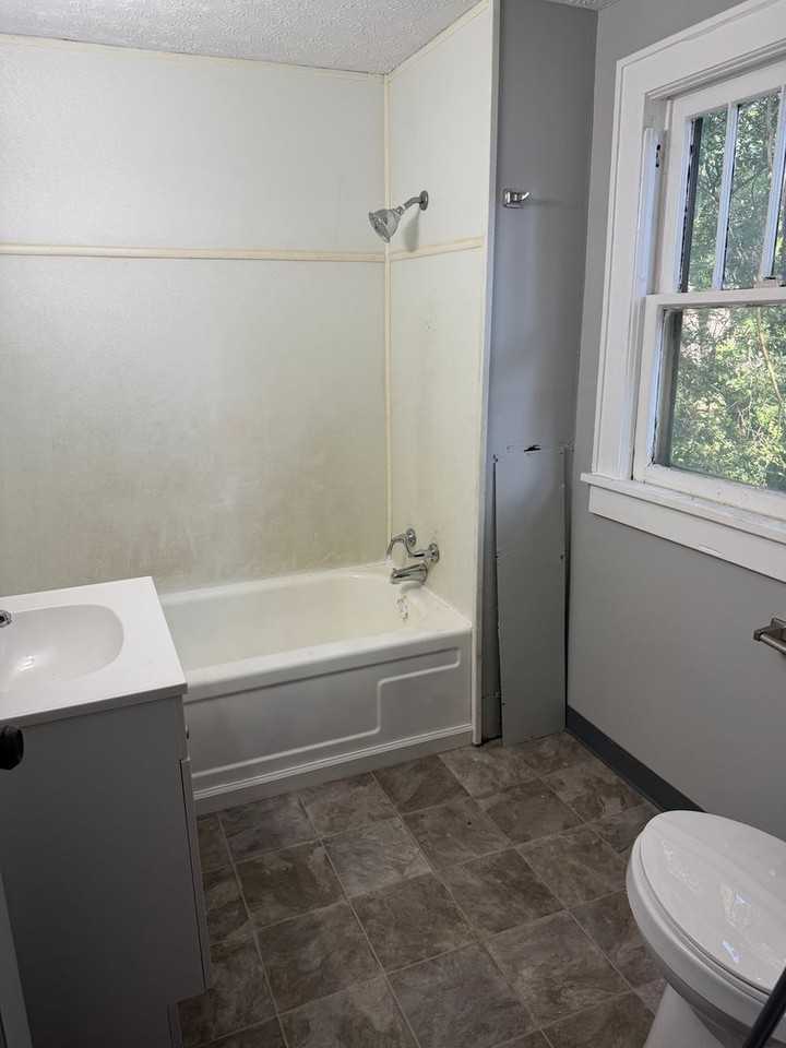 1658 Grace Ave Ne - Photo 2 of 6