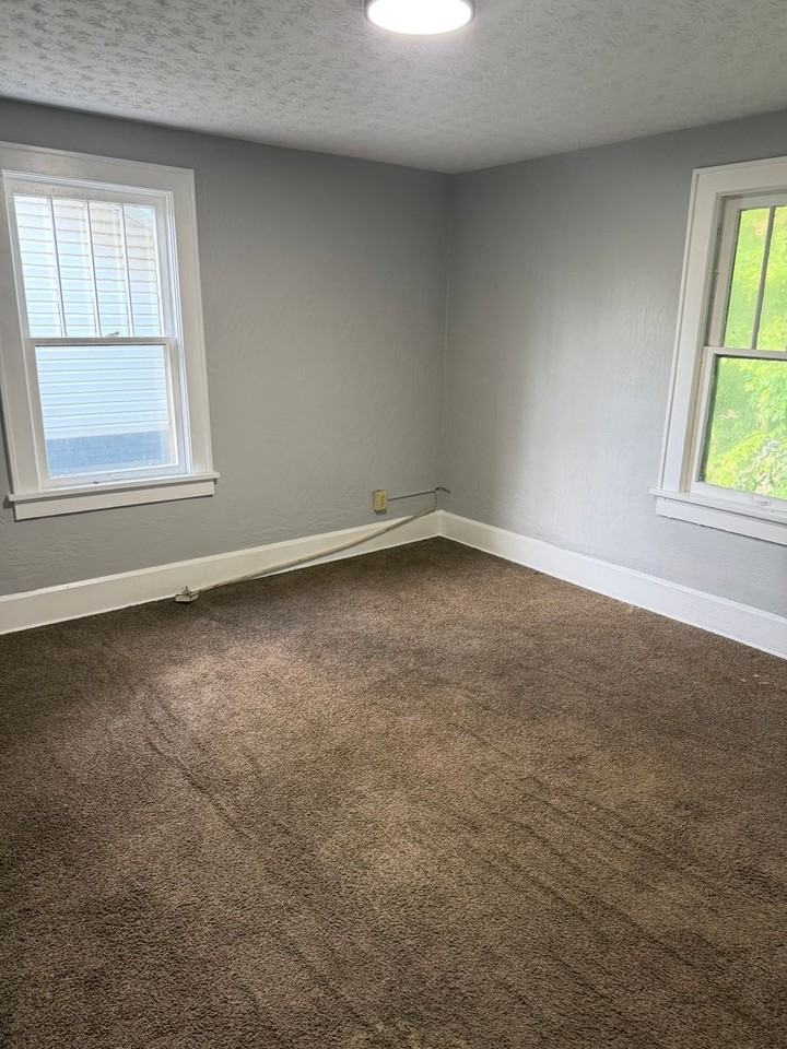 1658 Grace Ave Ne - Photo 4 of 6