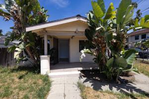 featured image of 895 E 9th St