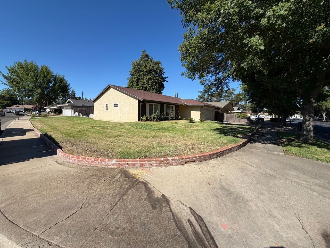 350 El Portal Dr - Photo 2 of 3