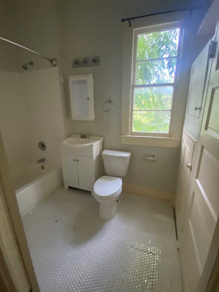 2504 Esplanade Ave - Photo 2 of 5
