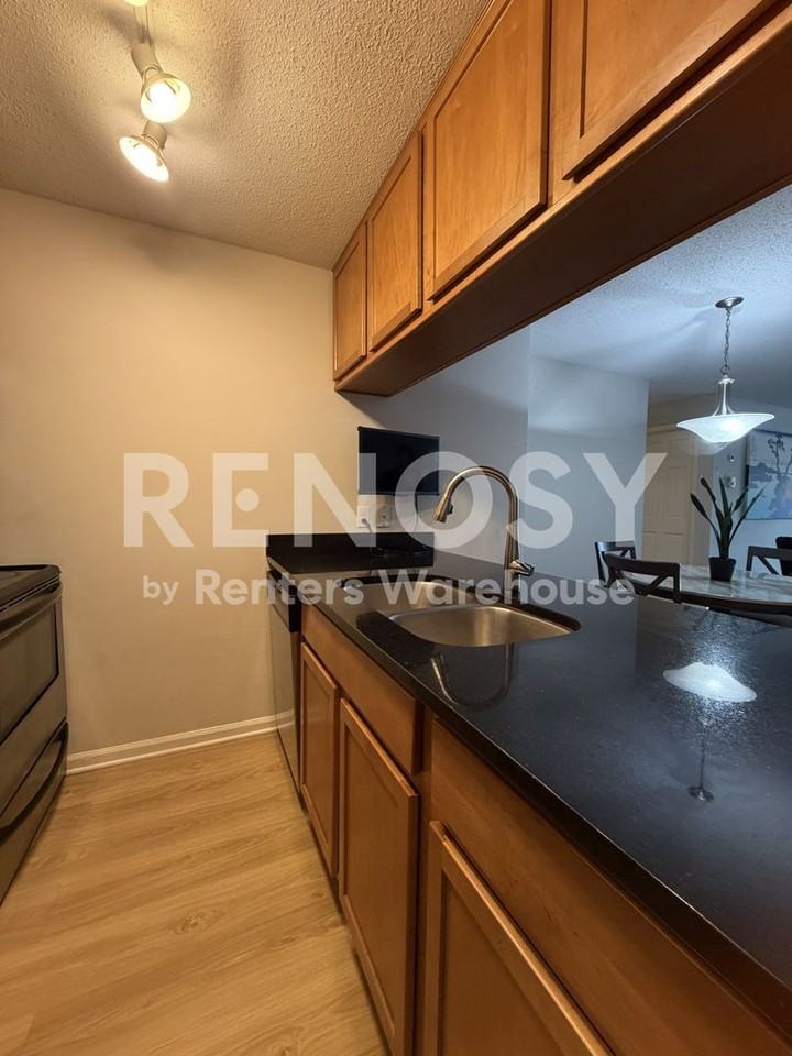520 Ridgewood Ave #102 - Photo 7 of 18