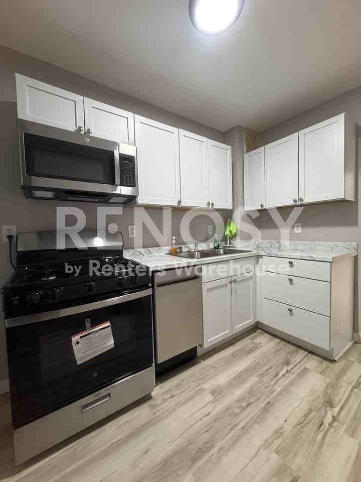 2925 2nd Ave S #3 - Photo 3 of 9