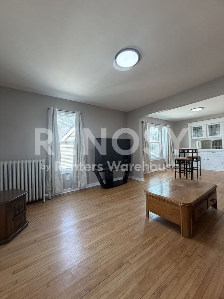 2925 2nd Ave S #3 - Photo 6 of 9