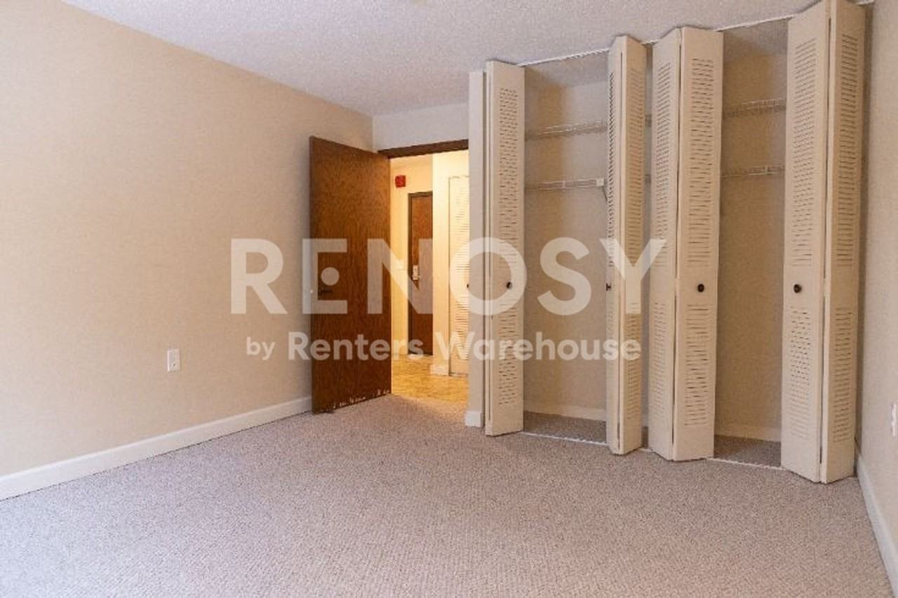 6615 Lake Shore Dr S - Photo 6 of 45
