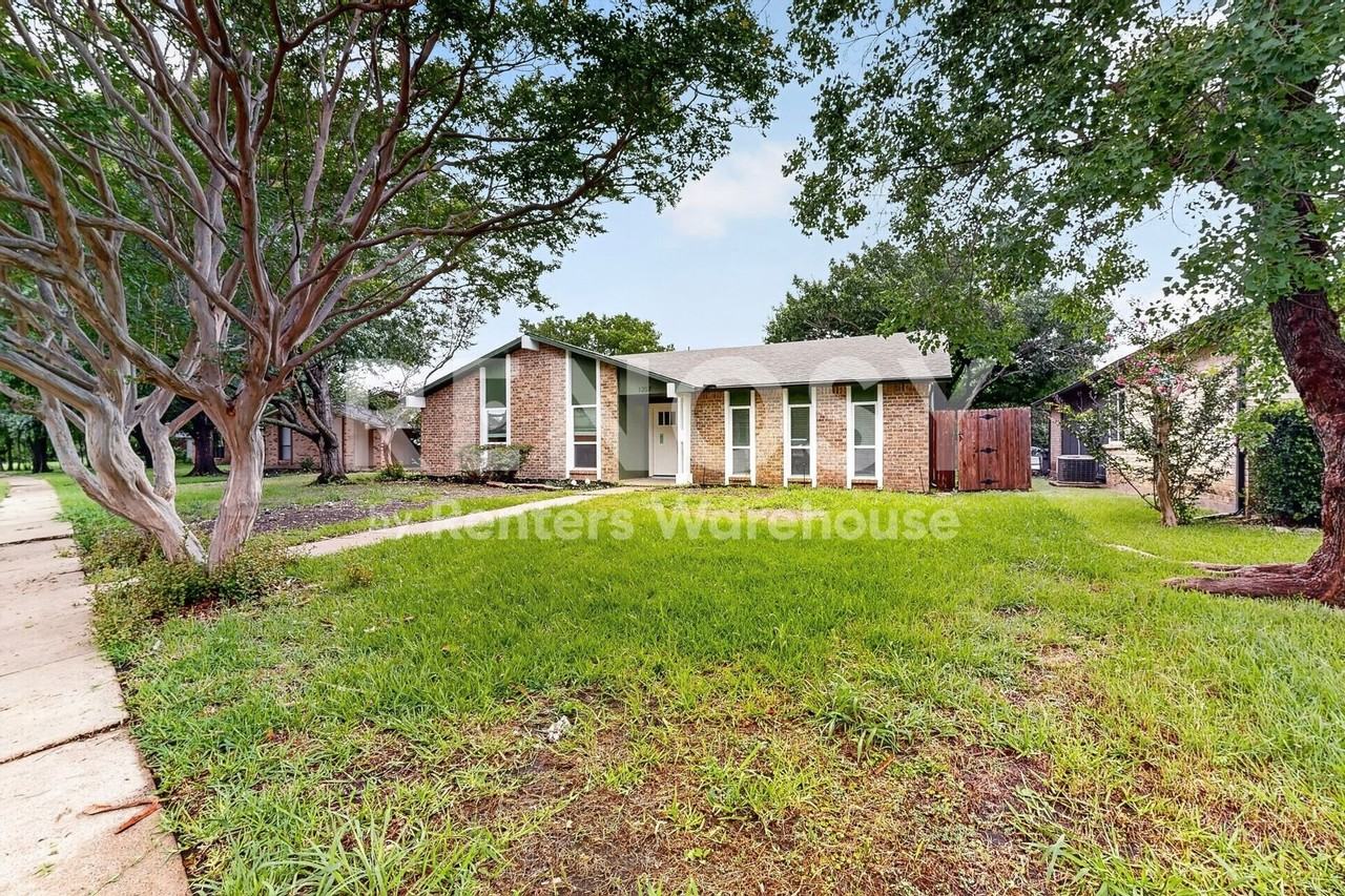 1207 Creekwood Ct - Photo 4 of 44