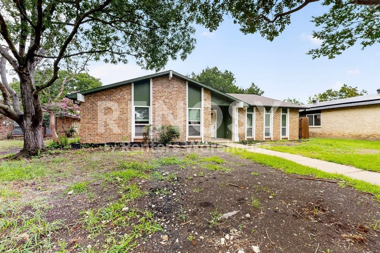 1207 Creekwood Ct - Photo 5 of 44