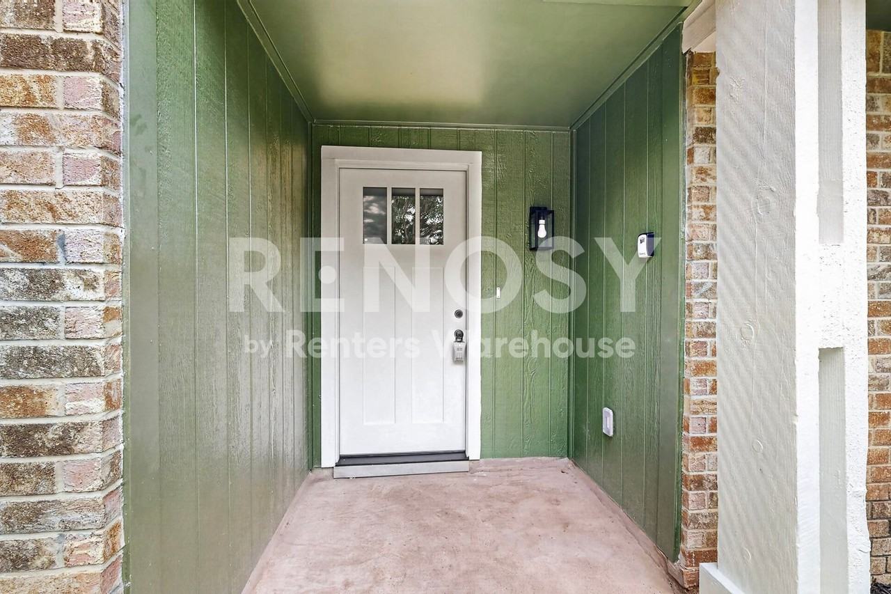 1207 Creekwood Ct - Photo 6 of 44