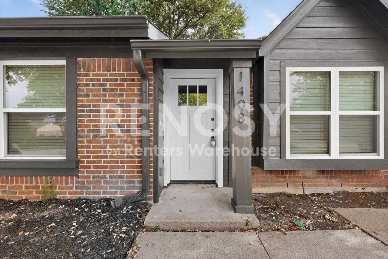 1408 Seely St - Photo 4 of 47