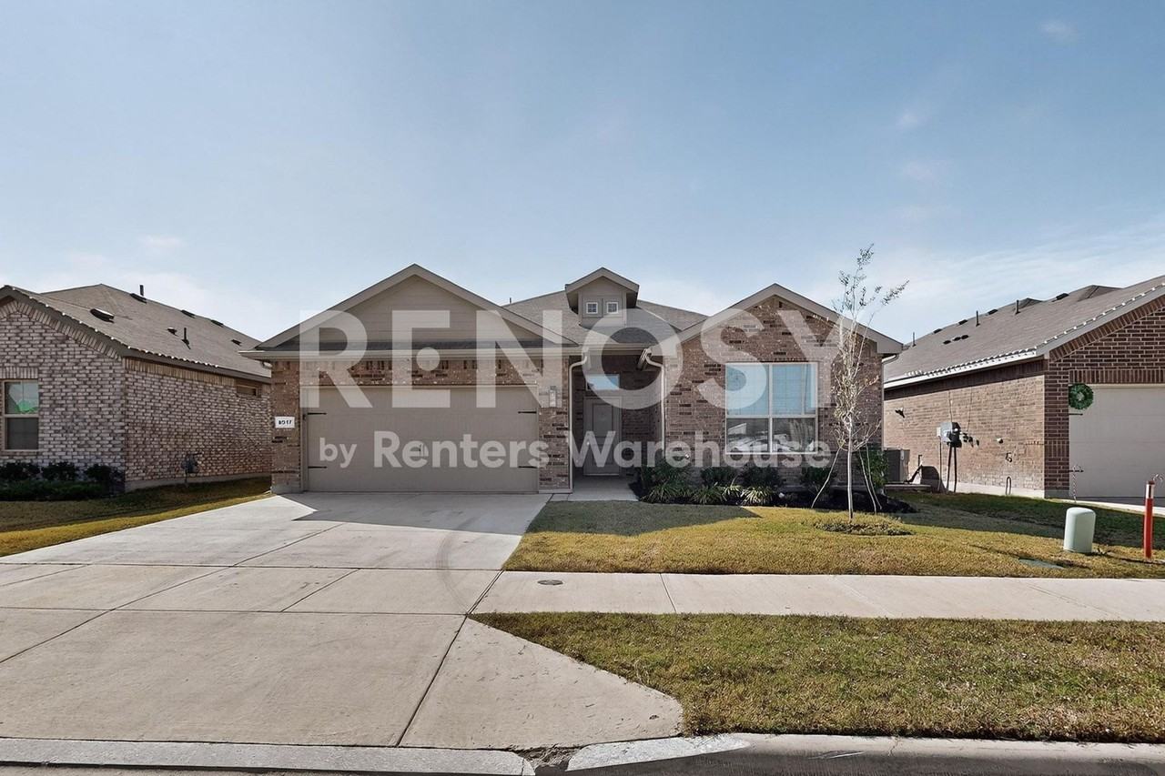 8517 Centerboard Ln