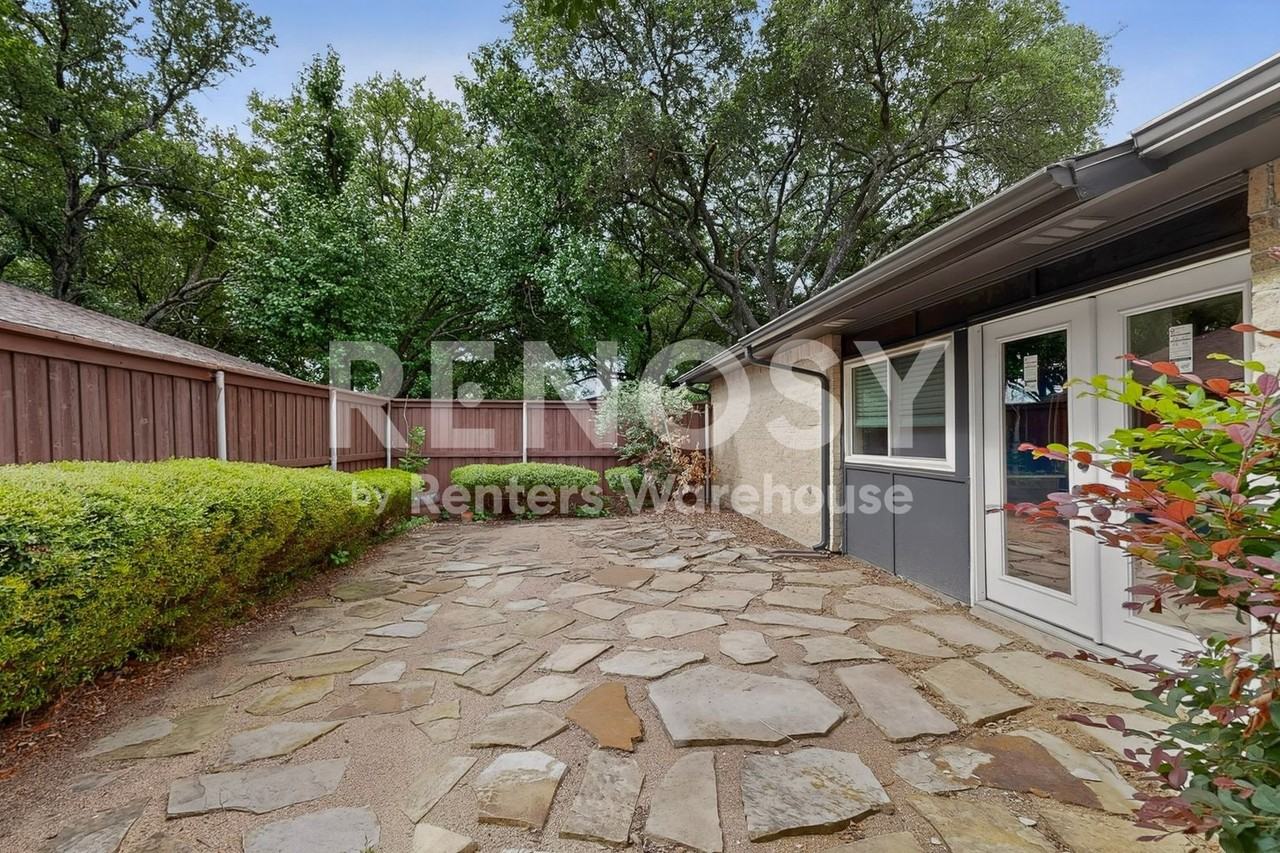 913 Overdowns Dr - Photo 4 of 47