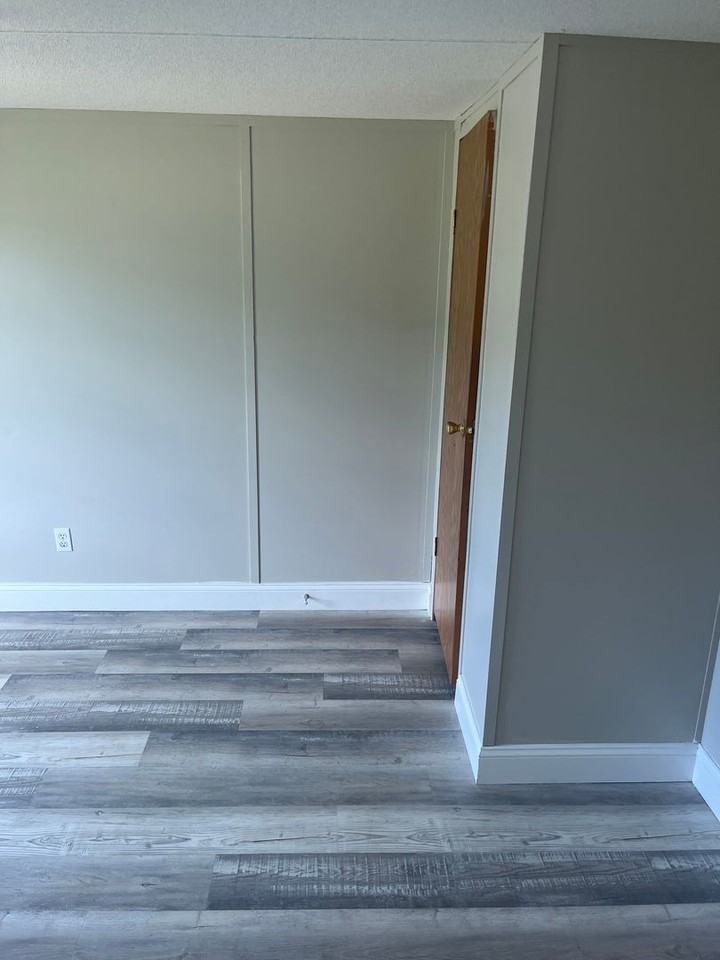 173 Leslie Rd - Photo 2 of 10