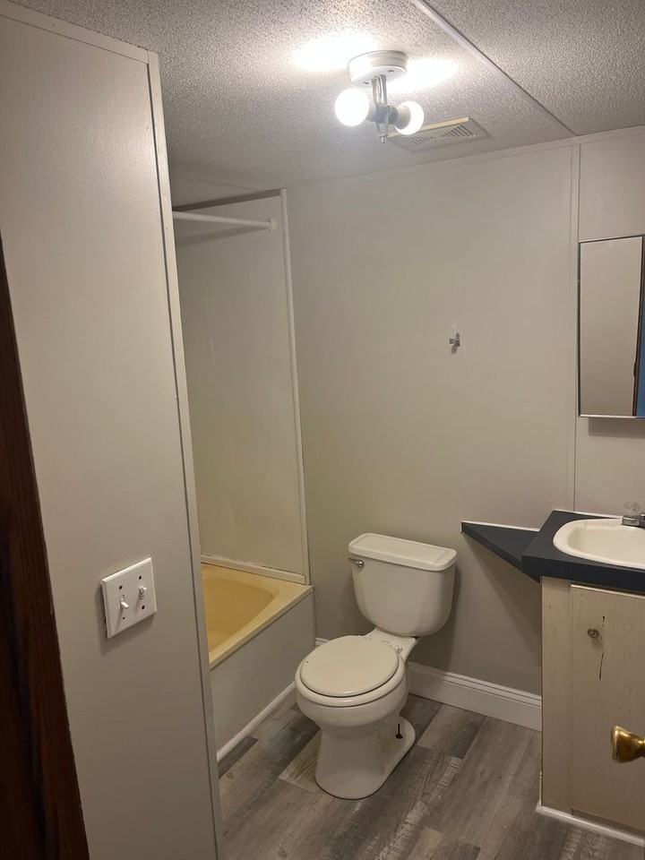 173 Leslie Rd - Photo 3 of 10