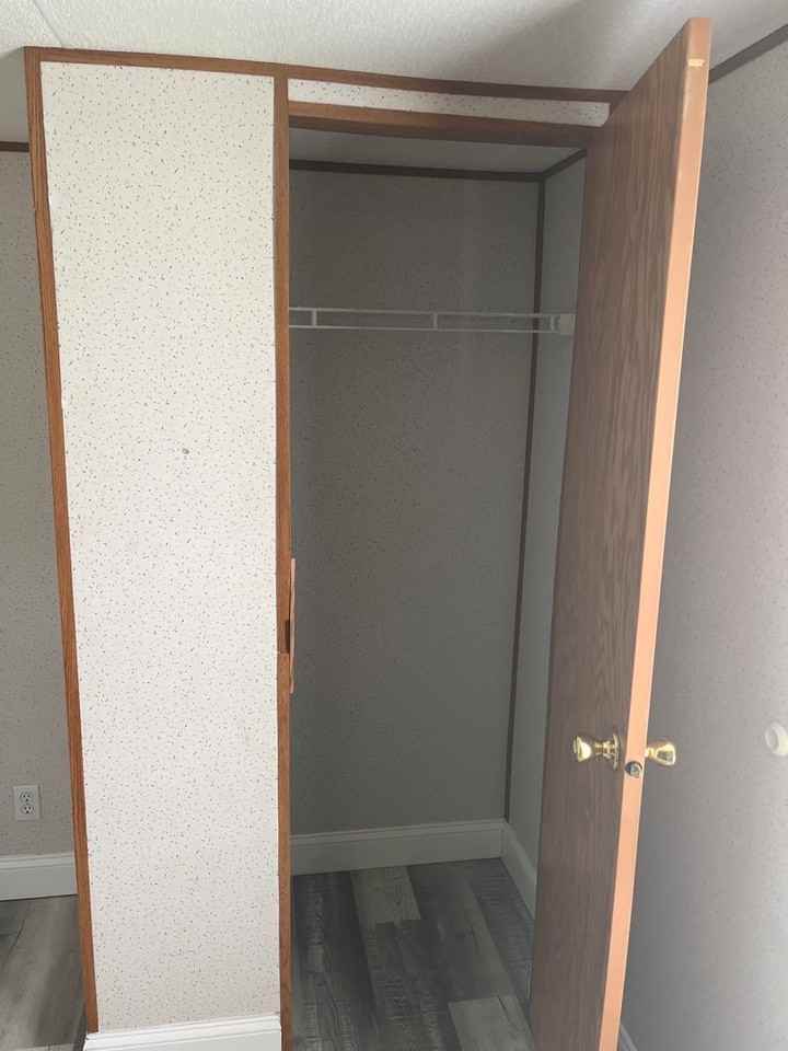 173 Leslie Rd - Photo 4 of 10