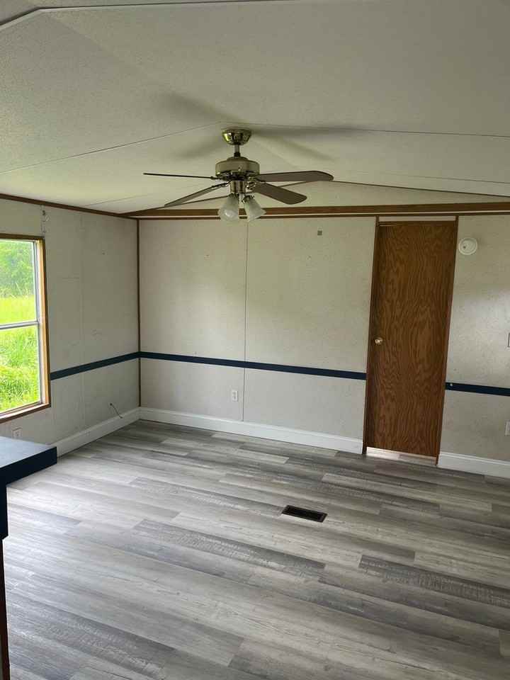 173 Leslie Rd - Photo 6 of 10