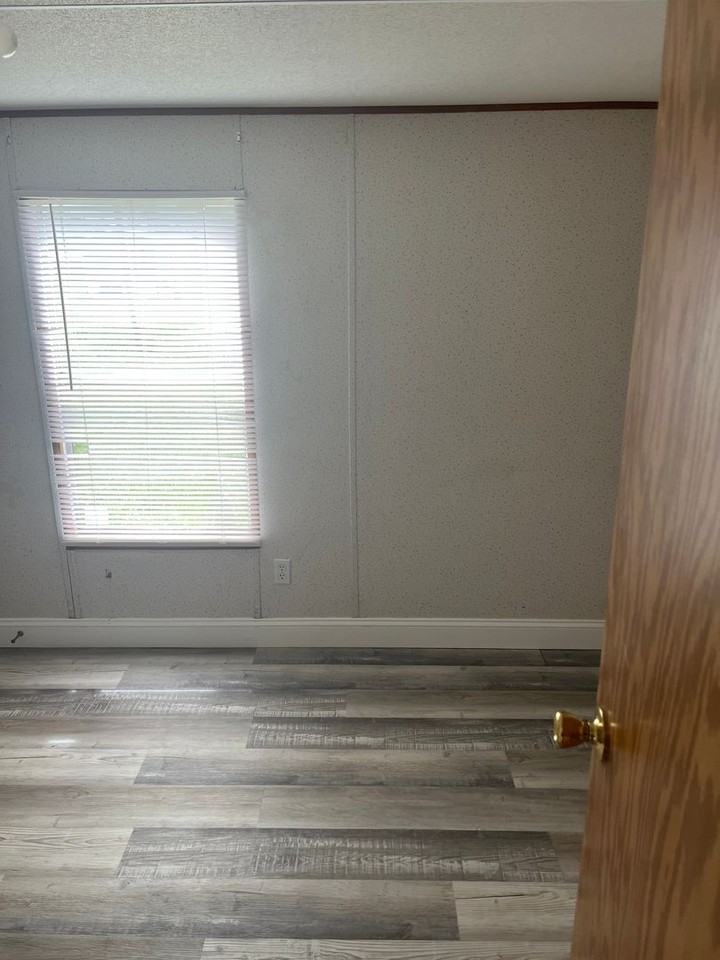 173 Leslie Rd - Photo 7 of 10