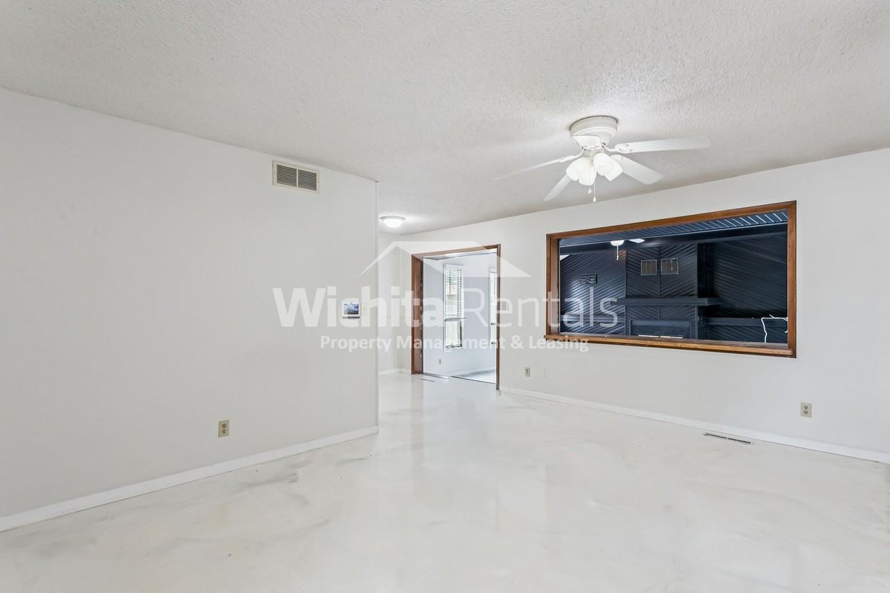 1418 N Money St - Photo 2 of 18