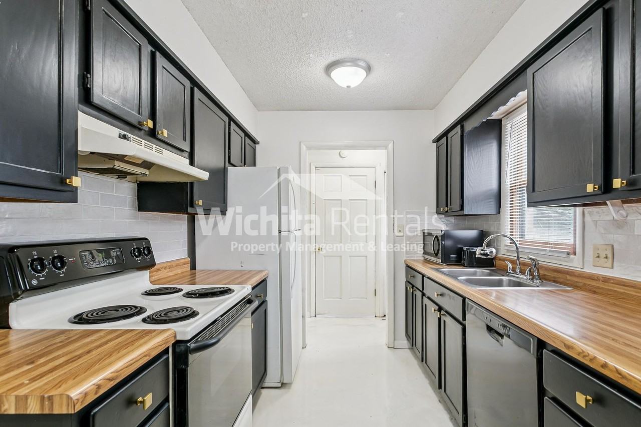 1418 N Money St - Photo 4 of 18