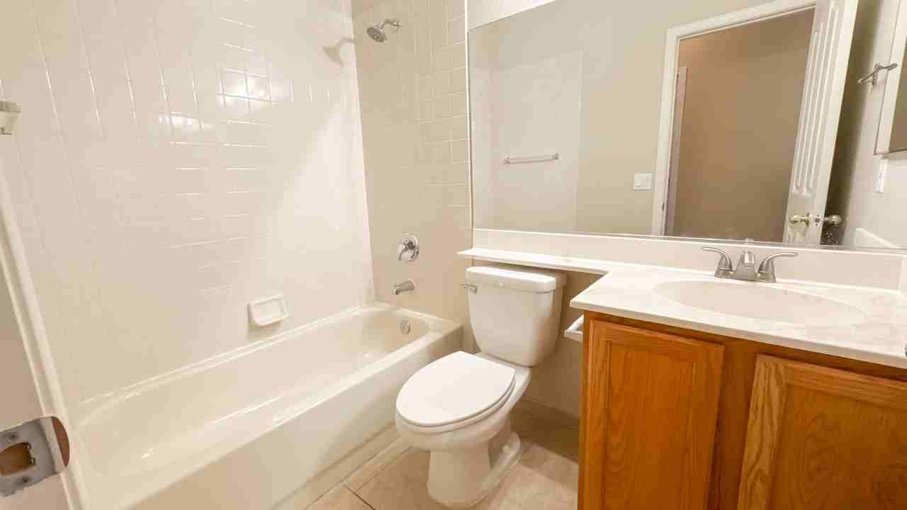10724 Windrose Point Ave - Photo 4 of 12